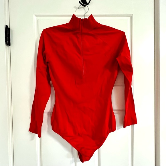 70s Vintage Knit Ribbed Neck Zippered Red Leotard Bodysuit with Snap Crotch - Picture 3 of 6